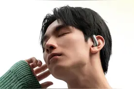 字节跳动豆包发布了首款 AI 智能体耳机 Ola Friend图片