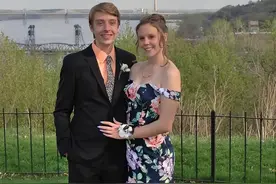 美国女老师交往男学生，放学后教室拥吻，发生不当接触，坚称无罪图片