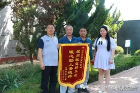 暖心！安丘一名老人摔倒后，发生了这件事...图片