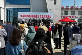 江苏邳州：大蒜新品种新装备 田间地头展魅力图片