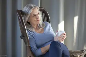 夫妻和兄弟姐妹相比，到底哪种关系更亲？3个过来人说出了公道话图片