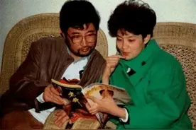 1984年，米家山离开8年爱妻，恋小21岁王小丫，75岁孤身后悔吗？图片