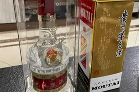 擦亮眼睛！五粮液瓶身没有这“2个字”的，可能是假酒，别再中招图片