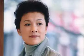 宋春丽：因拍戏终生不育，与丈夫丁克35年，在当奶奶的年纪当了妈图片