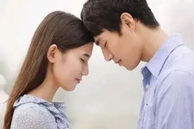 男人对你动了真情，在看你时，眼神会传递这些“信号”，别不懂图片