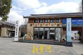 李亚鹏欠债4000万直播卖茶还债，起底拖垮他的“雪山艺术小镇”项目图片