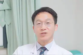 孩子总是揉眼睛揉鼻子，家长要当心图片