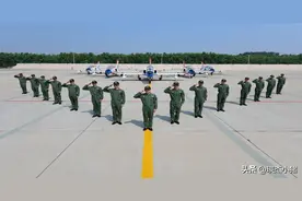 除了作战部队外，这6所军事院校也设置了参谋部和参谋长图片