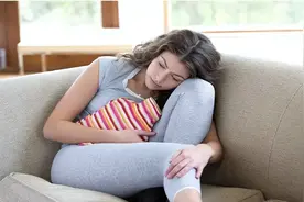 女性来月经时，为啥有像“肉”一样的血块？多数人或不清楚图片