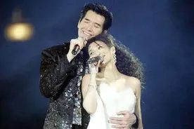 恩爱父母突然离婚，音乐天才姐姐患癌离世，62岁费翔选择不婚不育图片