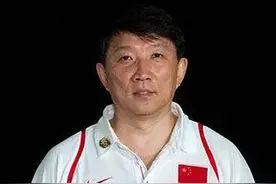 中国篮协领导姚明、宫鲁鸣：一个靠实力人气赚20亿，一个家有贤妻图片