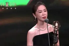 直接在领奖台上爆粗口？这女明星是头一个图片