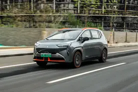 AION Y：后排空间叫板CR-V？轴距2750mm，这辆SUV起售价还不到14万图片