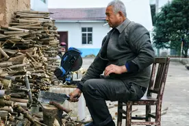 与水火不容几十年的父亲和解：父亲，终究是我舍不下的责任。图片