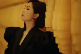 普通人杨千嬅：活在男人先吃饭的家庭，在取笑孤立中打怪升级图片