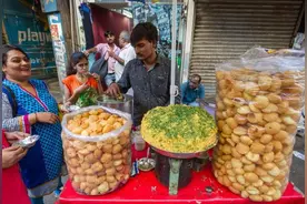 印度富家女嫁中国小伙，3年后回印度，弟弟嘲笑：你可真丢人图片