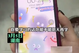 被大学生热心笑死，女生深夜点灯学习被围攻，评论区秒变对阵现场图片