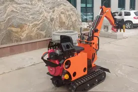 我们一起走进农用小挖机的世界图片