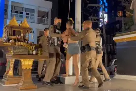 泰国变性人芭提雅警局门口发疯图片