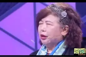 28岁小伙爱上65岁老阿姨，为让阿姨接受自己，男子煞费苦心图片