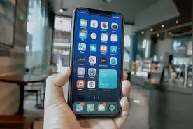 从5999元跌至3699元，128GB+IP68防水，苹果手机妥协中国618图片