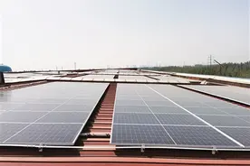 包钢首个屋顶光伏发电项目投运，年均发电400万千瓦时，减少二氧化碳排放1600吨图片