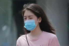 充满运动气息的瑜伽裤妹子图片