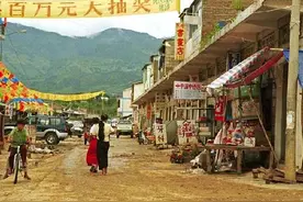 今日缅甸果敢：往日汉字国门已被更换，缅文成为新主流图片