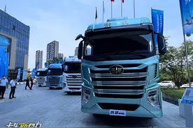 带厕所、能洗澡的重卡谁能不爱？解放鹰途生活舱售价56.9万元图片