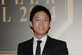 霍启山假日陪霍启刚子女玩耍，簇拥仨孩子合照很有爱，叔侄感情好图片