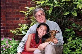 2006年湖南女婴被首富收养，或将继承300亿，被要求每月花光20万图片