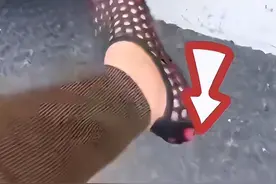 上海一男子穿“漏洞鞋”开车被交警扣3分罚100引争议，你怎么看？图片