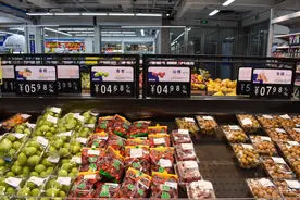 我，开一家水果店倒闭，直接换行改成洗鞋店，没想到意外生意火爆图片