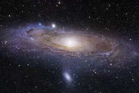 宇宙未来演化的四个阶段：暗能量、黑洞、热寂，还有可能的新生？图片