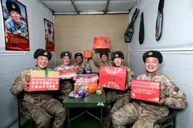 戍边官兵收到的新春大礼包，里面都有啥？图片