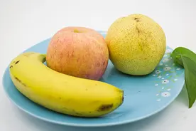 人老了追求长寿，不在于多运动、多吃蔬果，有三条准则应遵守图片