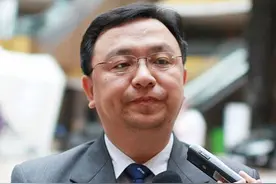 比亚迪老板王传福：13岁丧母15岁丧父，43岁身价百亿成中国首富图片