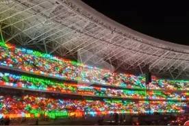 没见过这么敷衍的演唱会！灯牌辣眼，TFBOYS难听没互动，全程划水图片