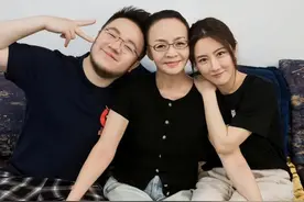 搞定婆婆宋丹丹，嫁小7岁鲜肉，半年给老公赚3600万，这人不一般图片