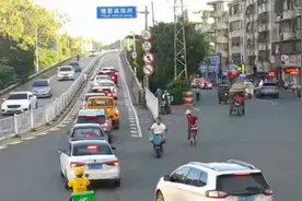 女司机在高架桥上突然停车？！交警：不罚图片