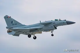 歼10C一口气买到60架，巴媒爆巴空军猛料，南亚空中平衡将被改写图片