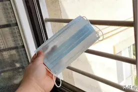 纱窗脏了不用拆下来洗，一个小妙招教你洗干净，省去拆洗麻烦事图片