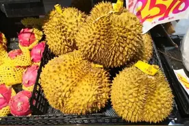 买榴莲，别挑裂开的！记住6点，轻松挑出肉厚香又甜的“母榴莲”图片