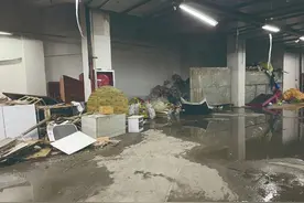 “藏”在地下的废品回收站被取缔图片