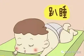 【关于宝宝睡眠的那些事】婴儿一直趴着睡要干预吗？会不会压迫内脏，影响发育？图片