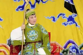 在农村葬礼上，孝子们为什么要拿着一根孝杖，孝杖又是做什么用的图片