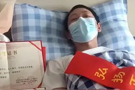 7点出发丨跳桥救人小哥获赠一套房，妈妈回应：不收！图片