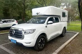 长城炮底盘加持，可越野旅居，不到10万的丰巢背驮式硬升顶房车图片