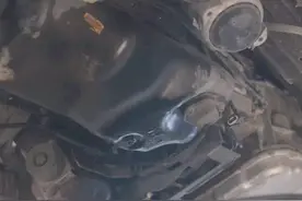 搞了辆“破烂不堪”10年宝马E90 320i，重造大翻新，复活变新车图片