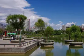 真正的人物有三少图片